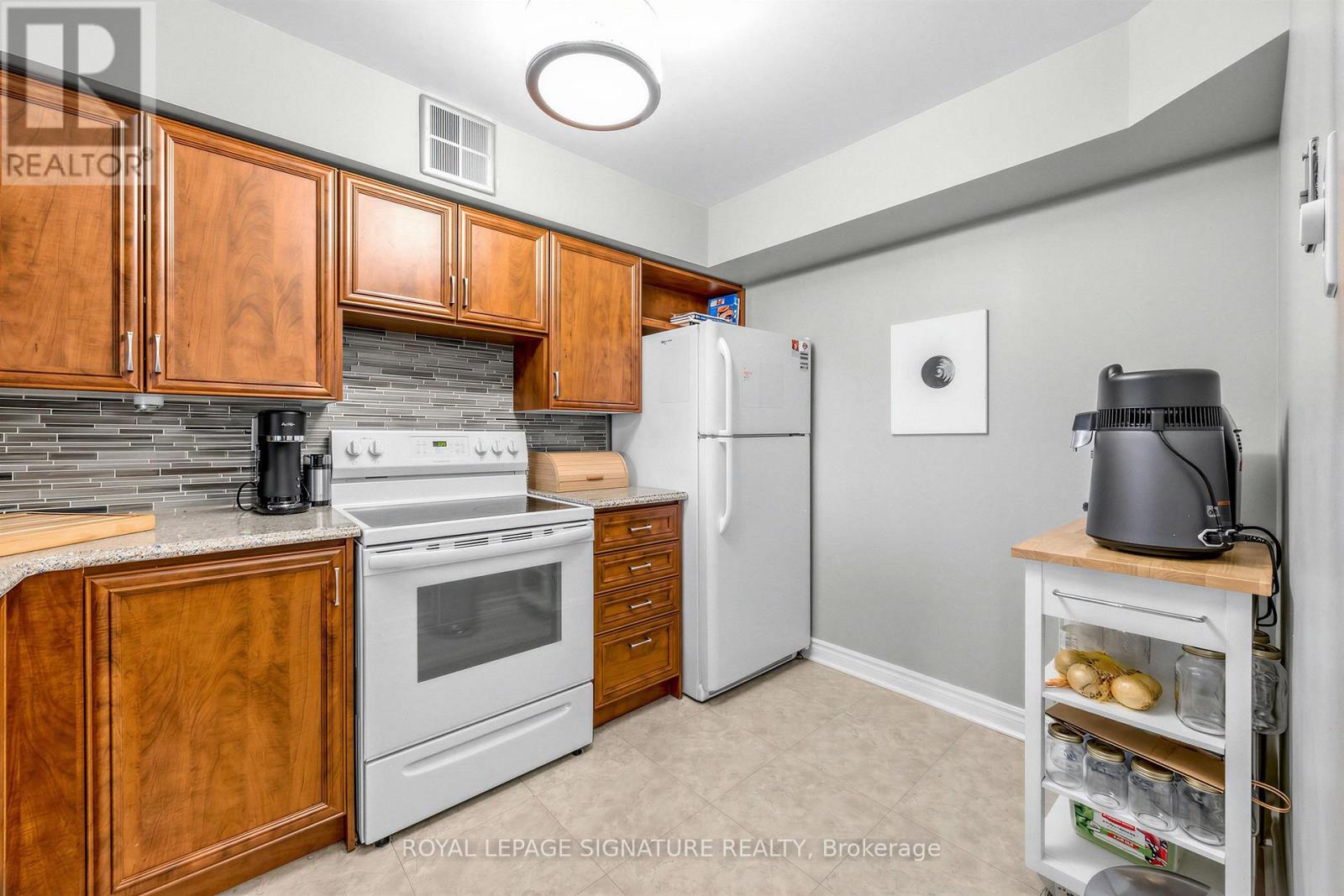 1006 - 4 Park Vista, Toronto, Ontario  M4B 3M8 - Photo 10 - E13875870