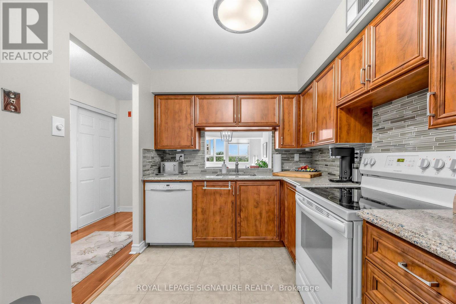 1006 - 4 Park Vista, Toronto, Ontario  M4B 3M8 - Photo 11 - E13875870