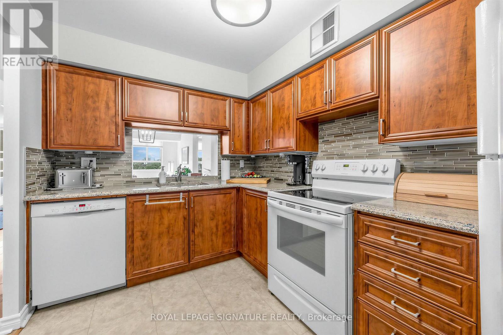 1006 - 4 Park Vista, Toronto, Ontario  M4B 3M8 - Photo 12 - E13875870