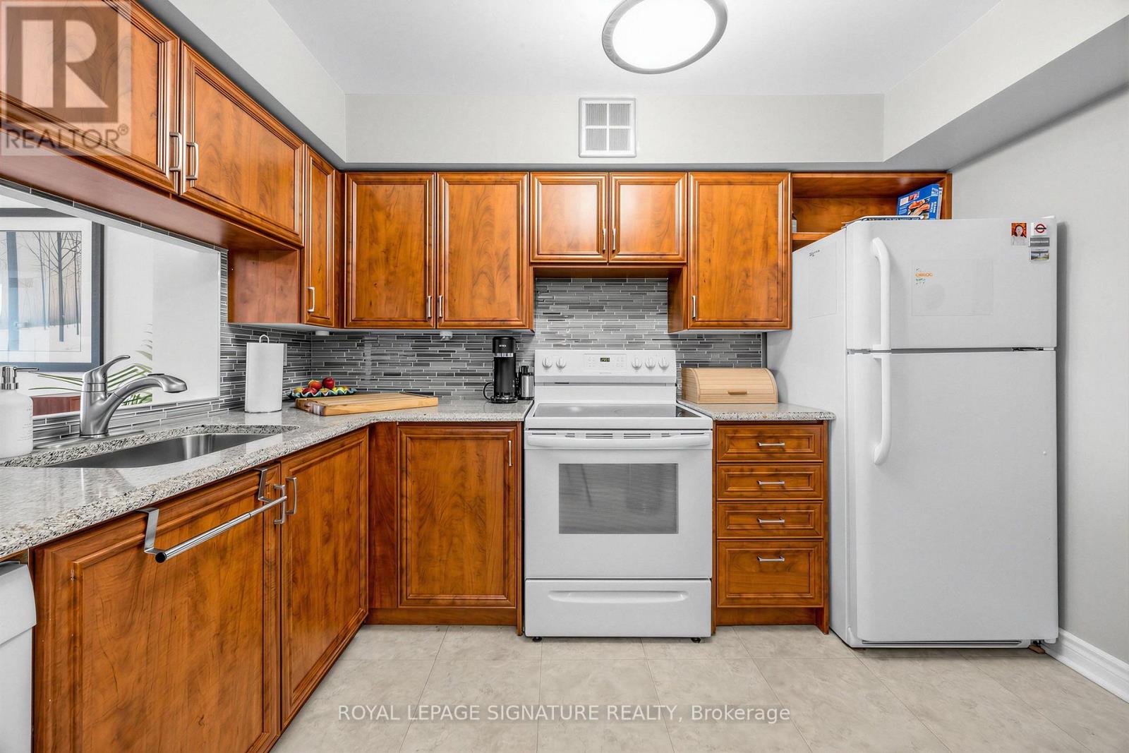 1006 - 4 Park Vista, Toronto, Ontario  M4B 3M8 - Photo 13 - E13875870