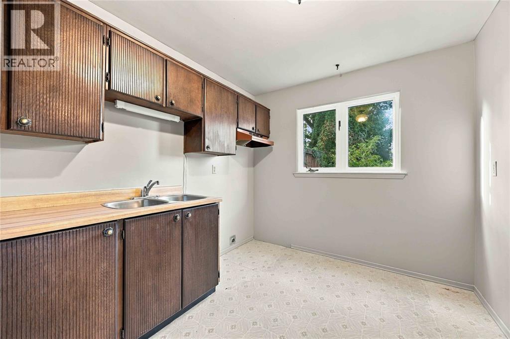 51 Maplestone Avenue, Sarnia, Ontario  N7S 4X1 - Photo 11 - 26024835