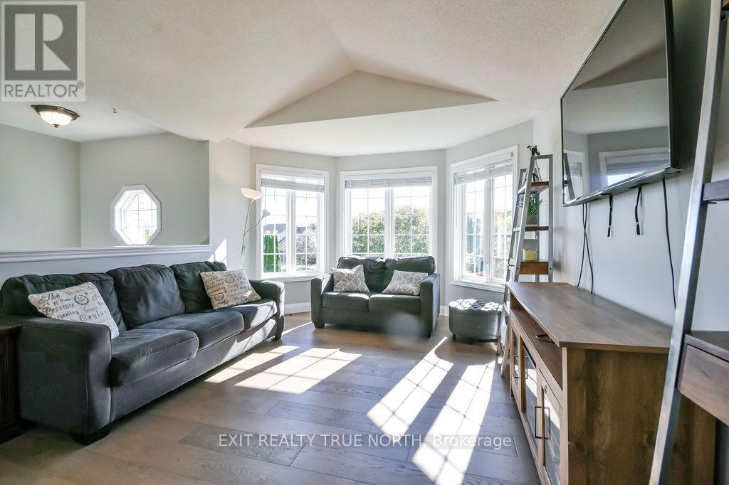35 Marlow Circle, Springwater (Hillsdale), Ontario  L0L 1V0 - Photo 5 - S13875788