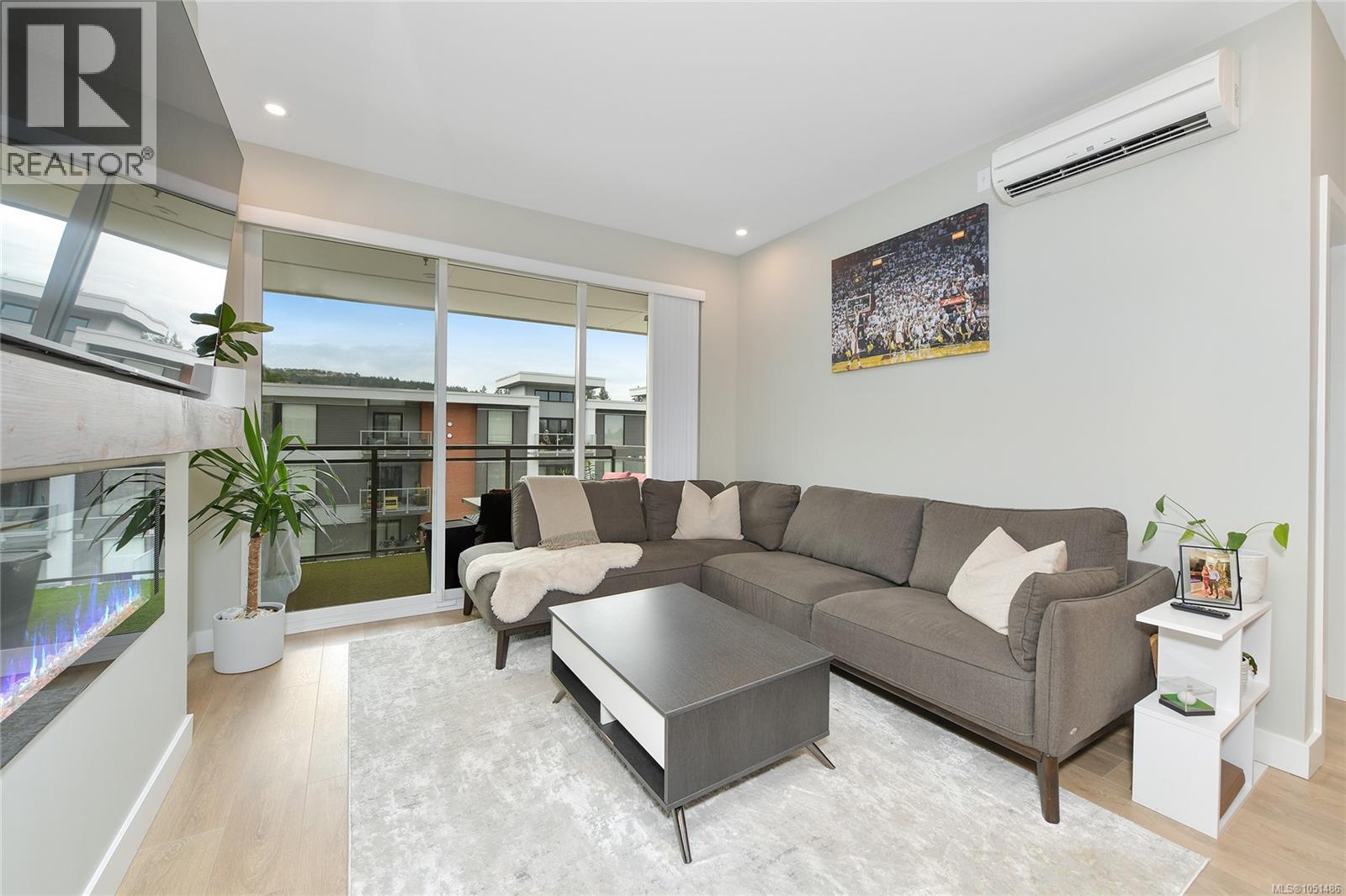 404 967 Whirlaway Cres