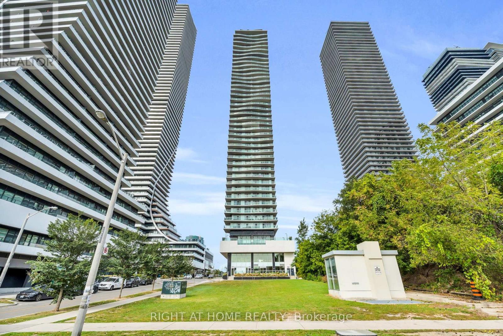 2304 - 33 SHORE BREEZE DRIVE, Toronto, Ontario