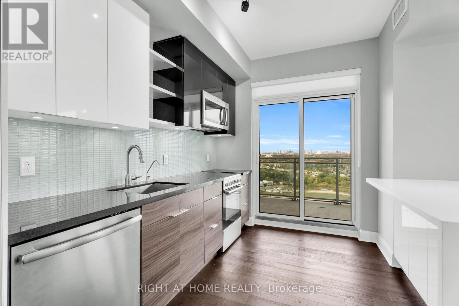 2304 - 33 Shore Breeze Drive, Toronto, Ontario  M8V 0G1 - Photo 8 - W13875918