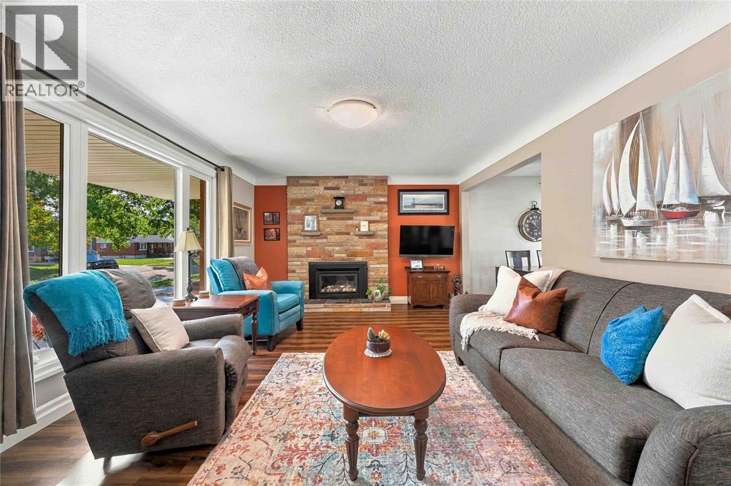 1057 WOODLAND AVENUE Sarnia Ontario Canada N7V3X1 5