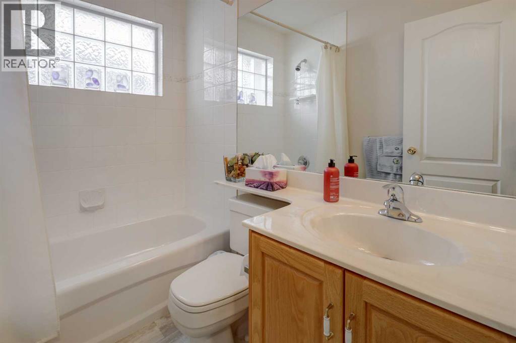 45 Panorama Hills Manor NW