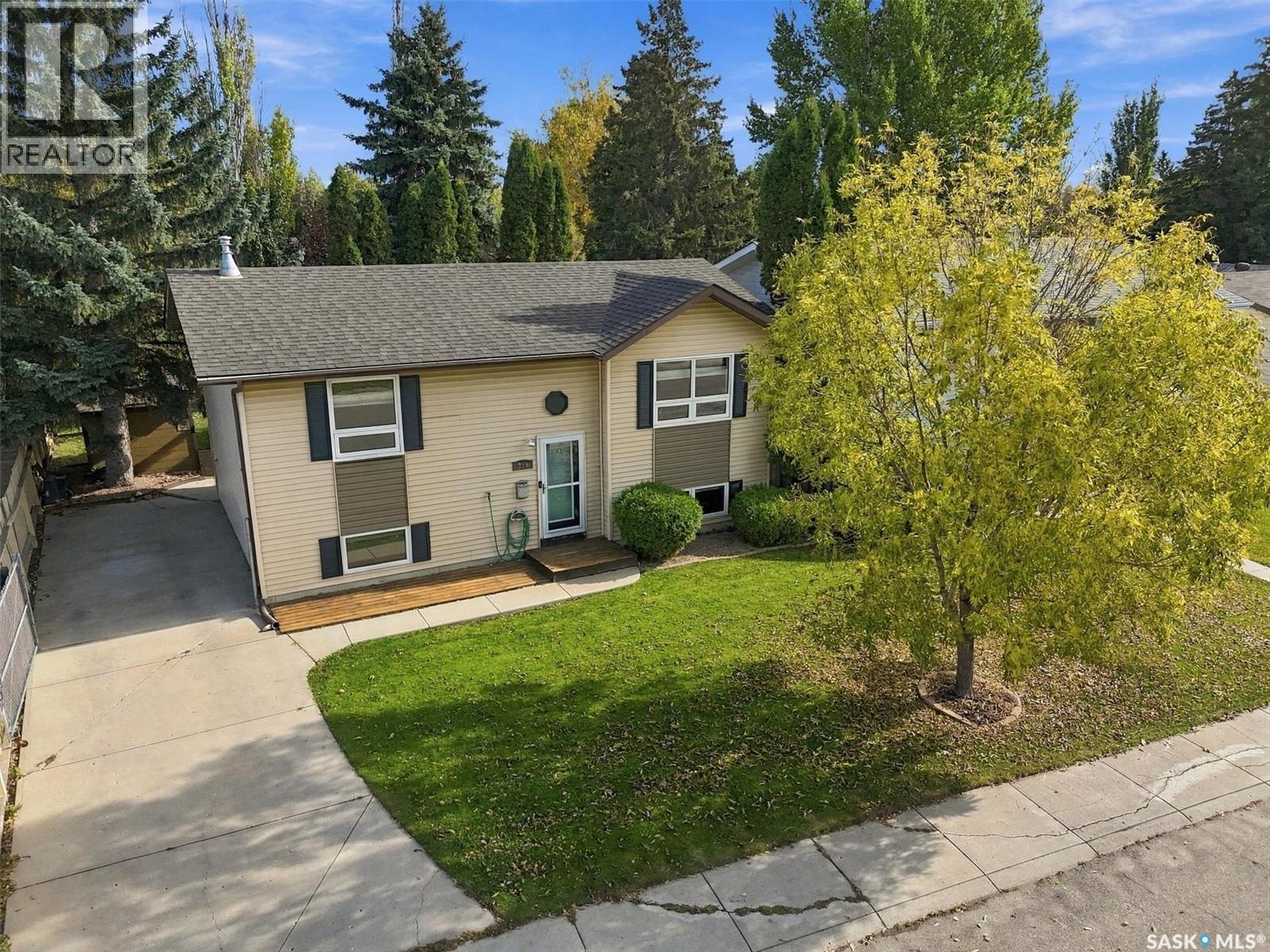 359 Sebestyen Crescent, Saskatoon, Saskatchewan  S7K 6W2 - Photo 2 - SK050647