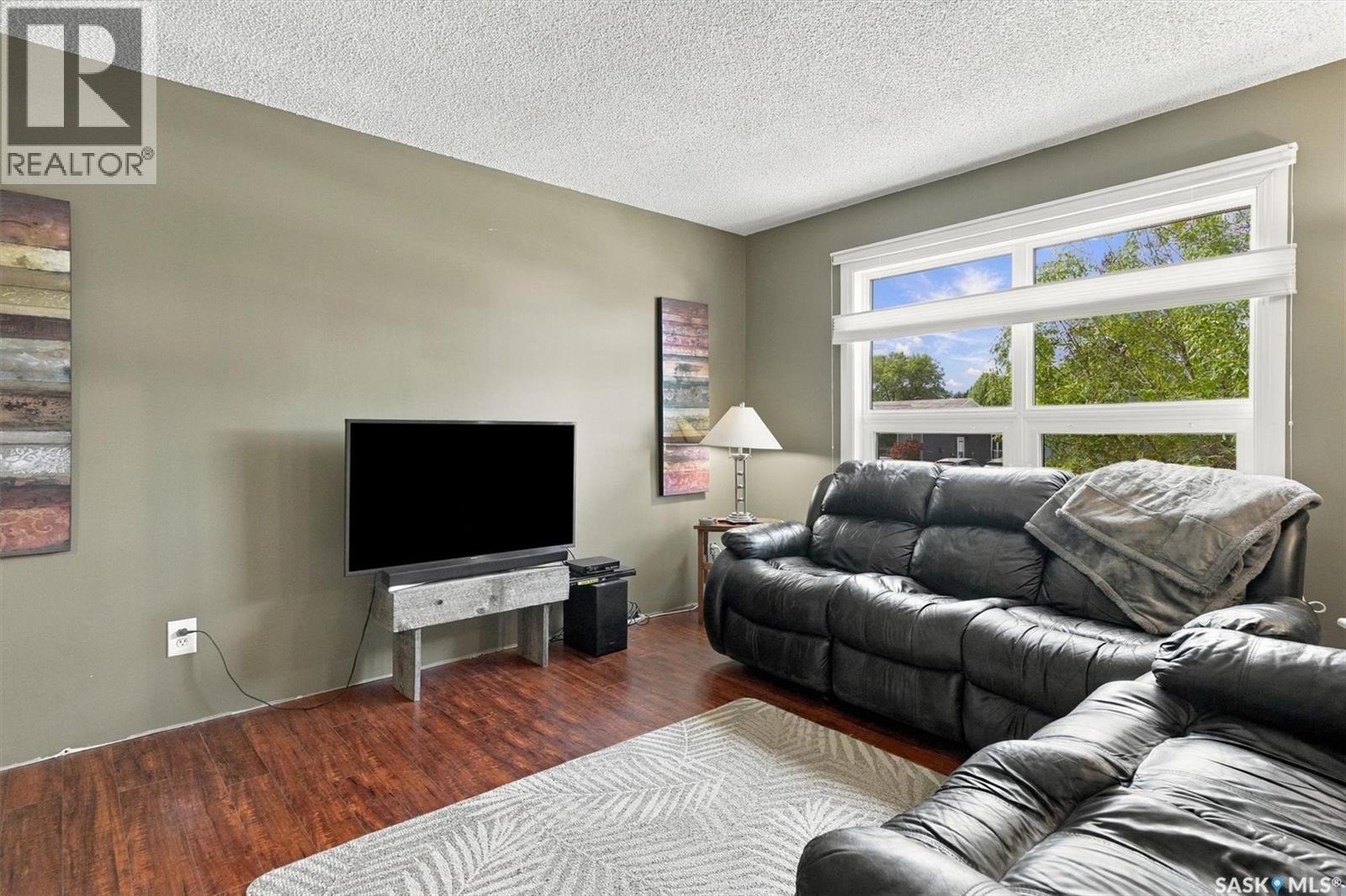 359 Sebestyen Crescent, Saskatoon, Saskatchewan  S7K 6W2 - Photo 5 - SK050647