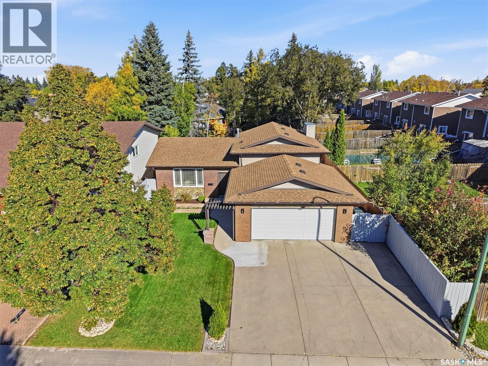 62 Chomyn Crescent, Saskatoon, Saskatchewan  S7K 7R5 - Photo 2 - SK050445