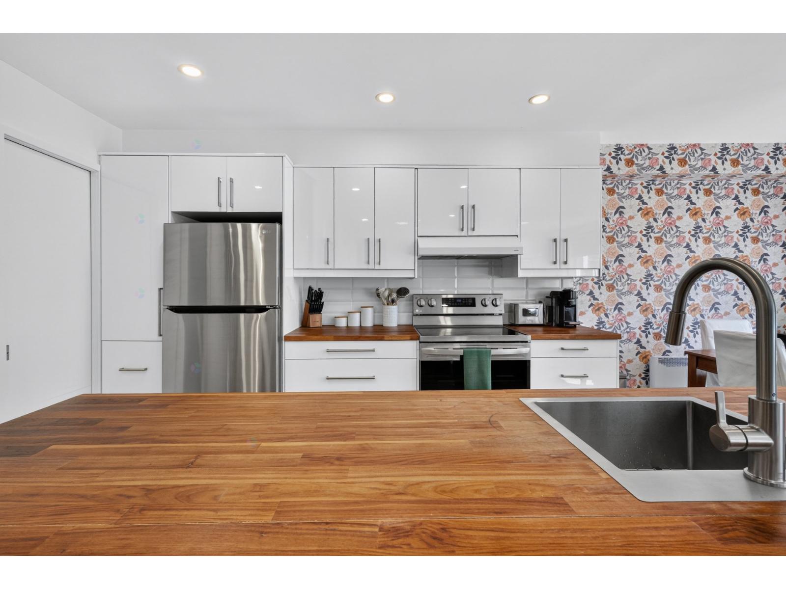 176-D Amherst Road Beaconsfield Quebec Canada H9W2B2 4