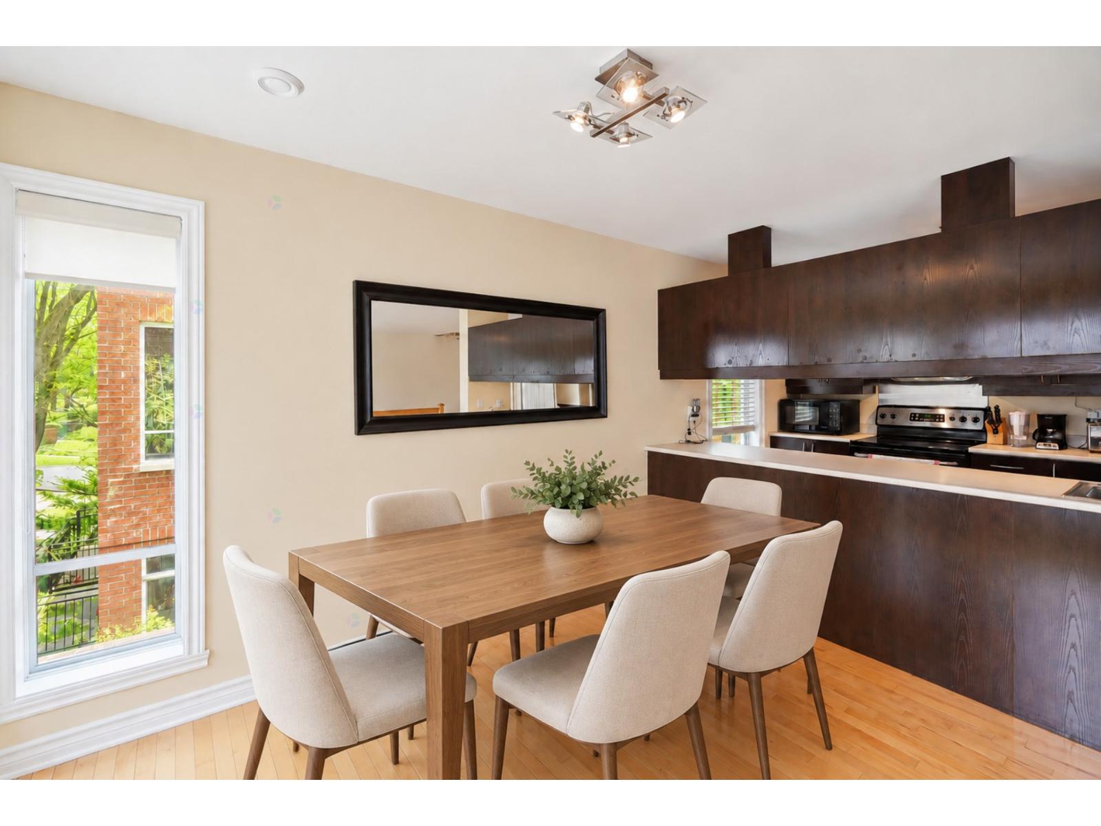4924 Av. Connaught Montréal (Côte-des-Neiges/Notre-Dame-de-Grâce) Quebec Canada H4V1X3 4