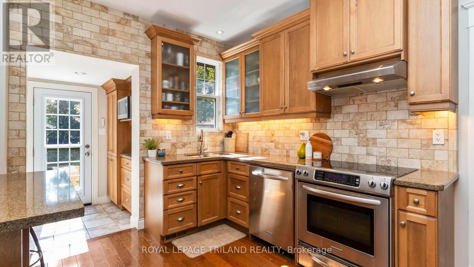 7 Erie Avenue, London South, Ontario  N6J 1H9 - Photo 17 - X13875936