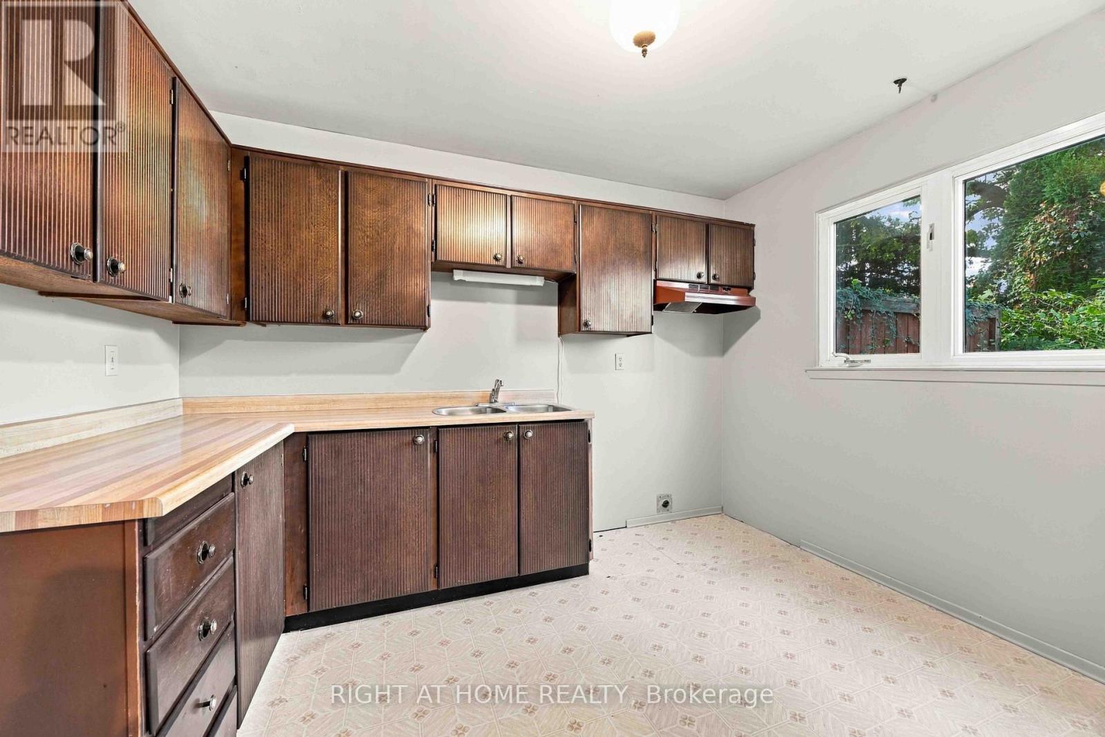 51 Maplestone Avenue, Sarnia, Ontario  N7S 4X1 - Photo 9 - X13876222