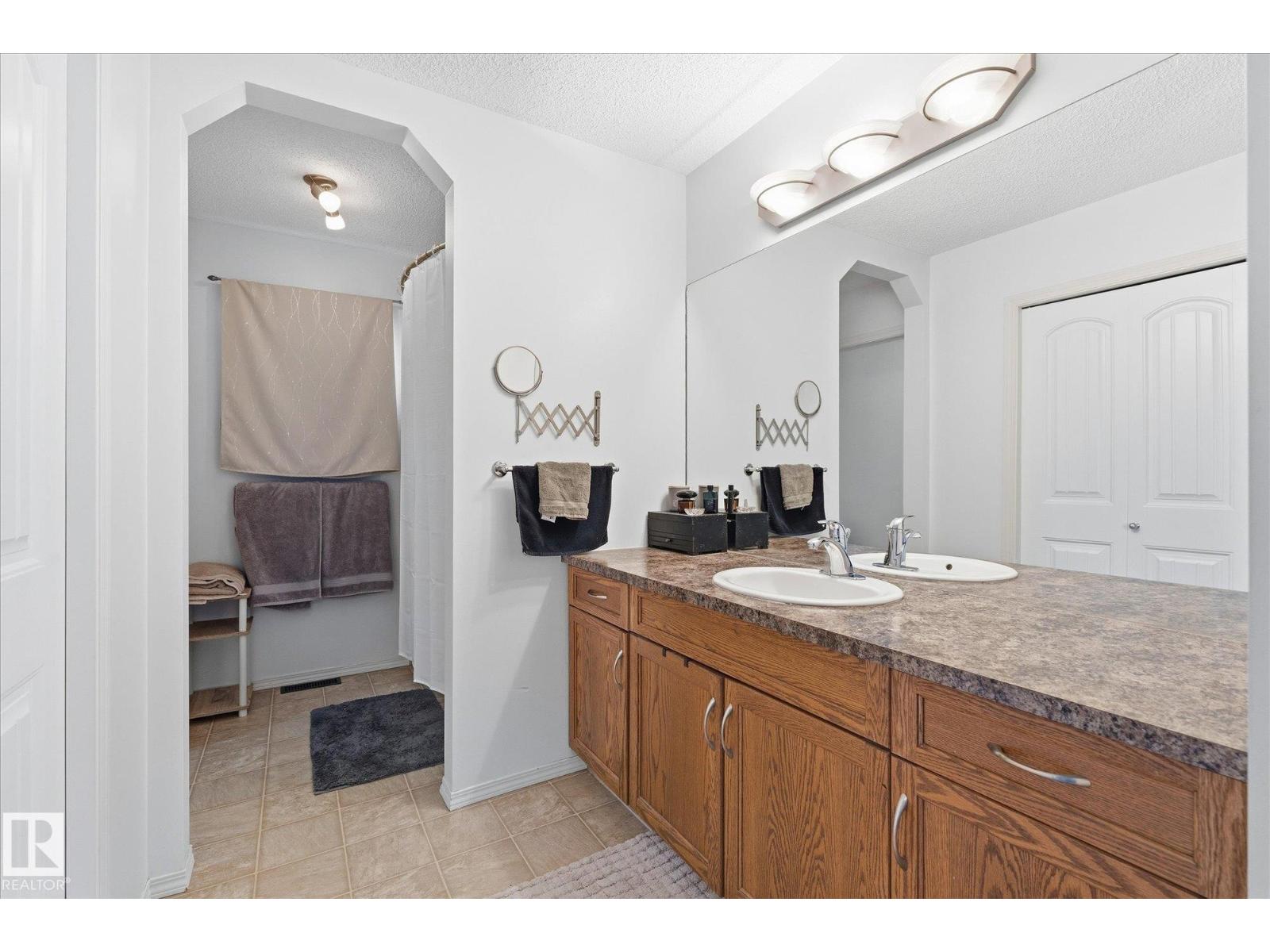 70 GREENFIELD WY