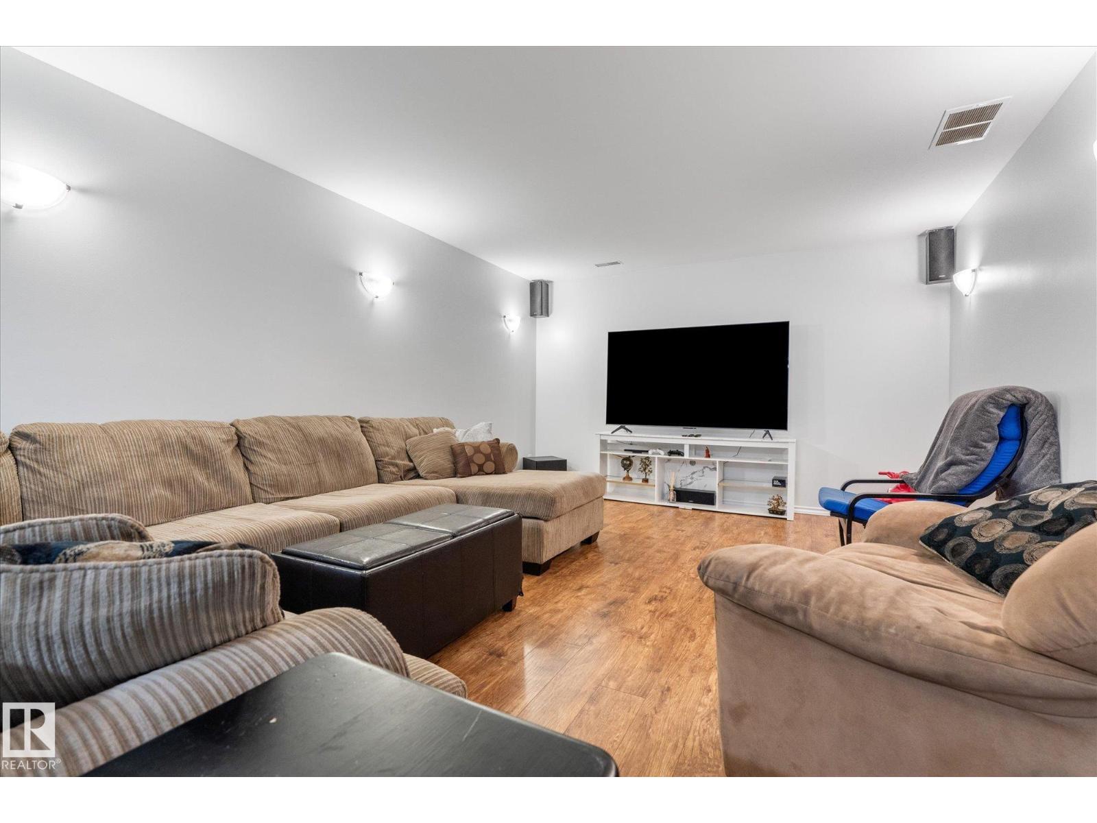 70 GREENFIELD WY