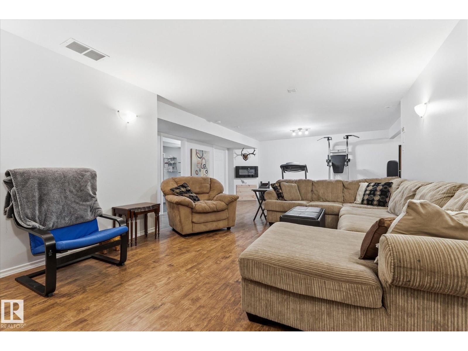 70 GREENFIELD WY