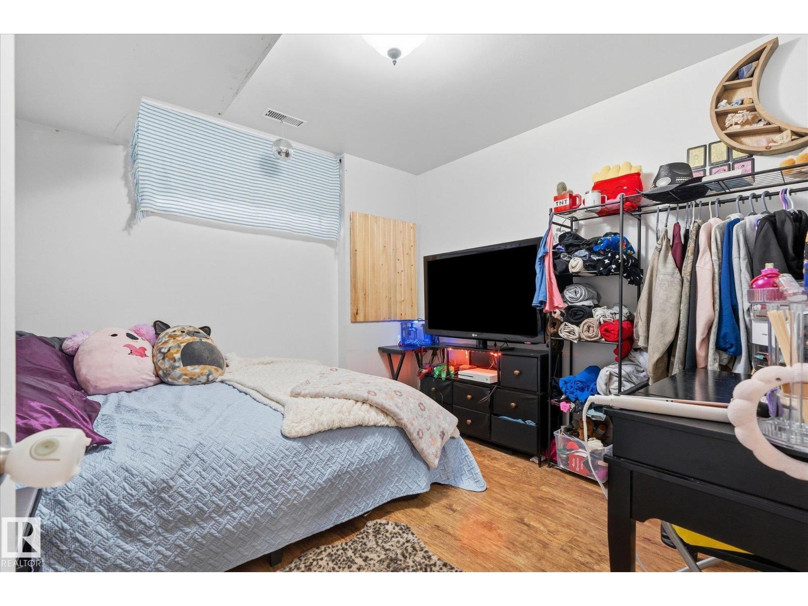 70 GREENFIELD WY