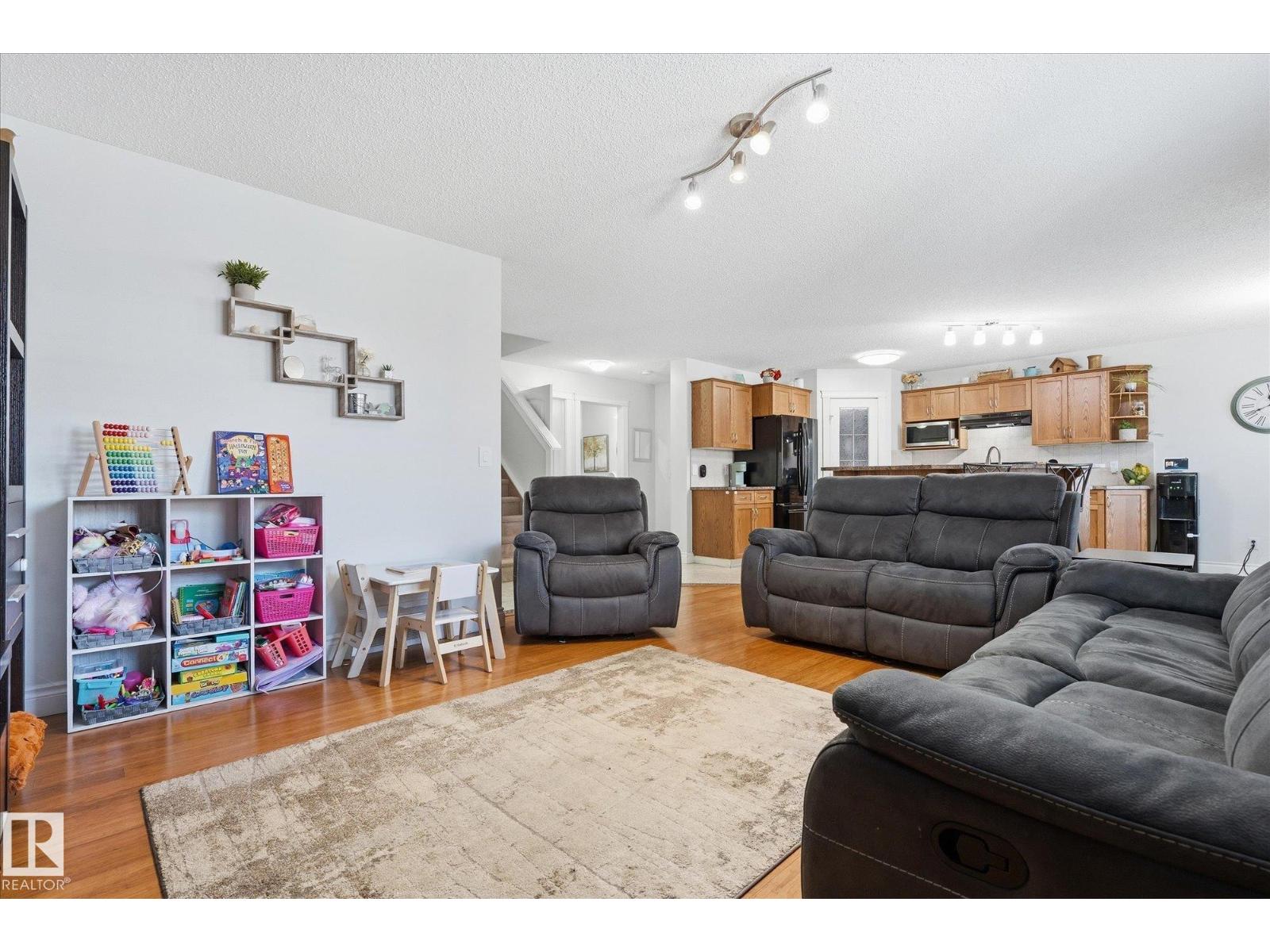 70 GREENFIELD WY