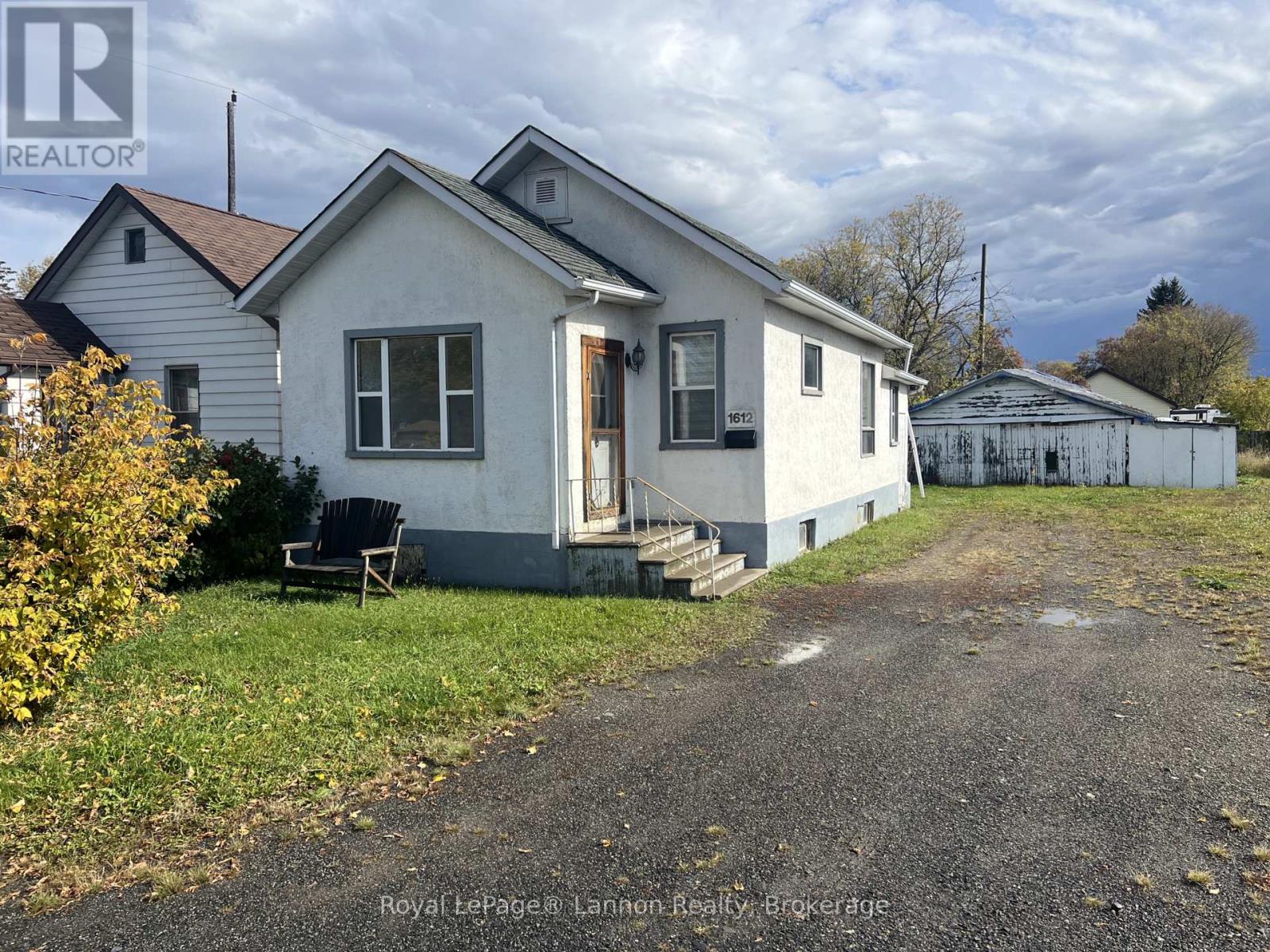 1612 Crawford Avenue, Thunder Bay, Ontario  P7E 3E6 - Photo 1 - X13876062