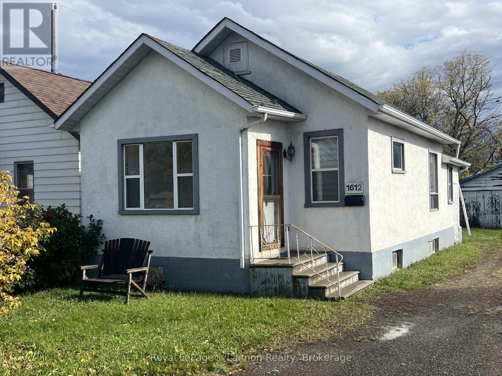 1612 Crawford Avenue, Thunder Bay, Ontario  P7E 3E6 - Photo 2 - X13876062