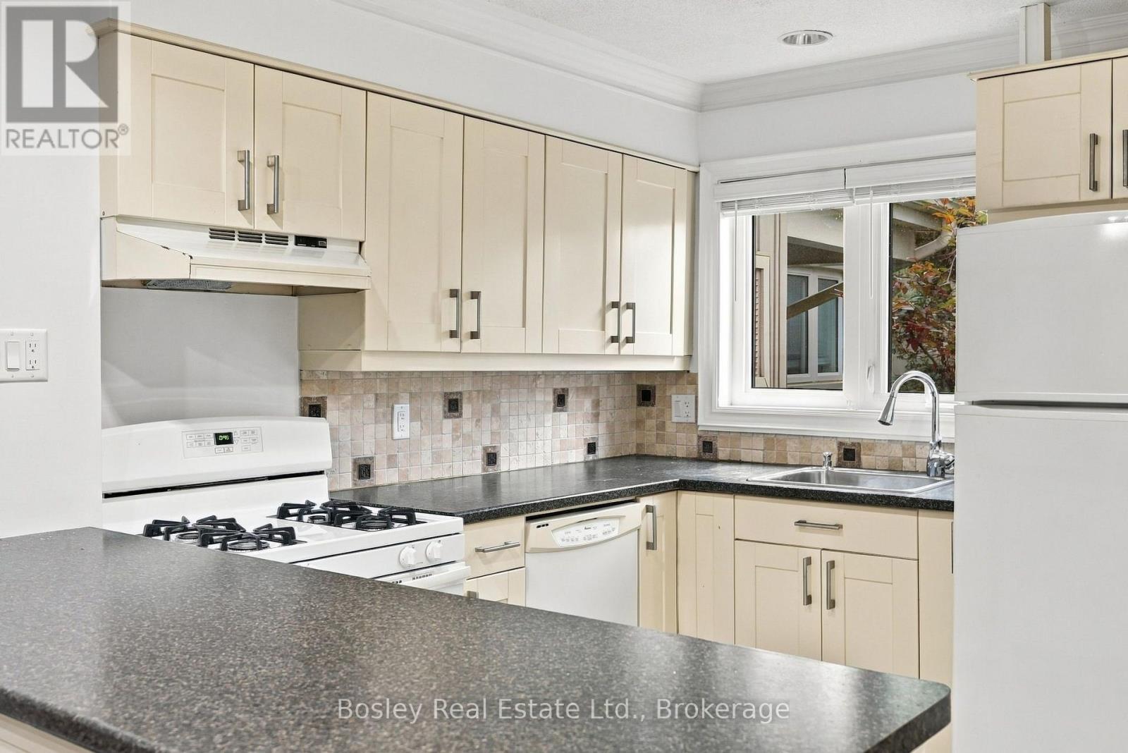 552 Oxbow Crescent, Collingwood, Ontario L9Y 5B4 - Photo 11 - S13876016