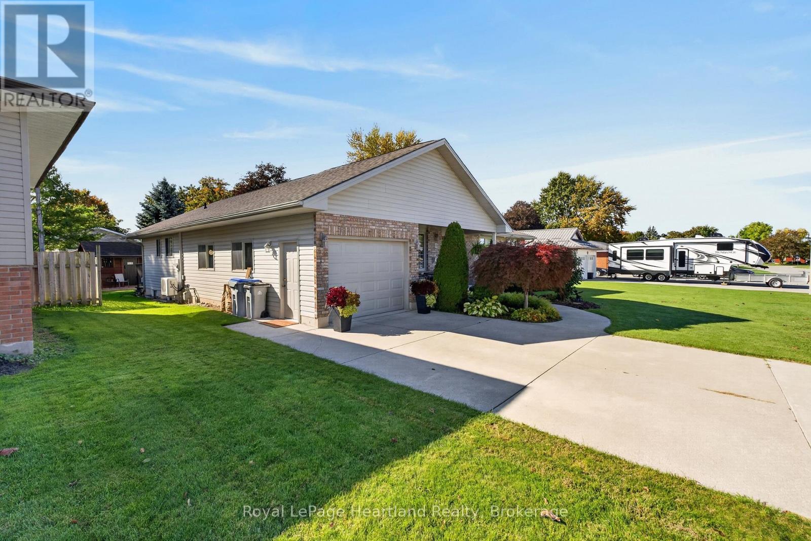 9 Sherwood Crescent, South Huron, Ontario  N0M 1S1 - Photo 3 - X13876240