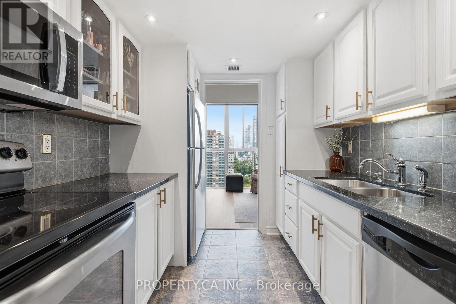 1811 - 15 Maitland Place, Toronto, Ontario  M4Y 2X3 - Photo 10 - C13876042