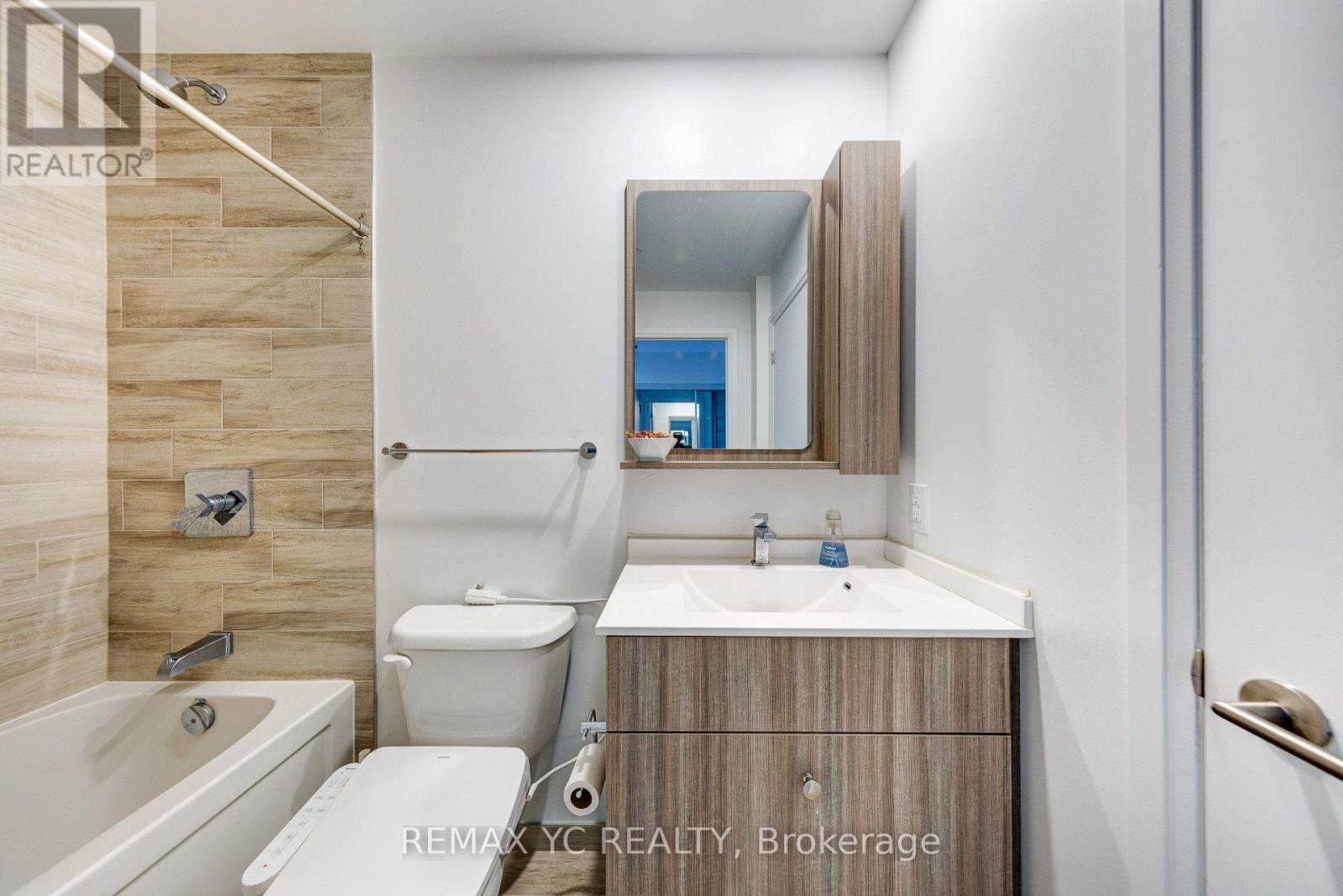 2110 - 75 Canterbury Place, Toronto, Ontario  M2N 0L2 - Photo 12 - C13876106