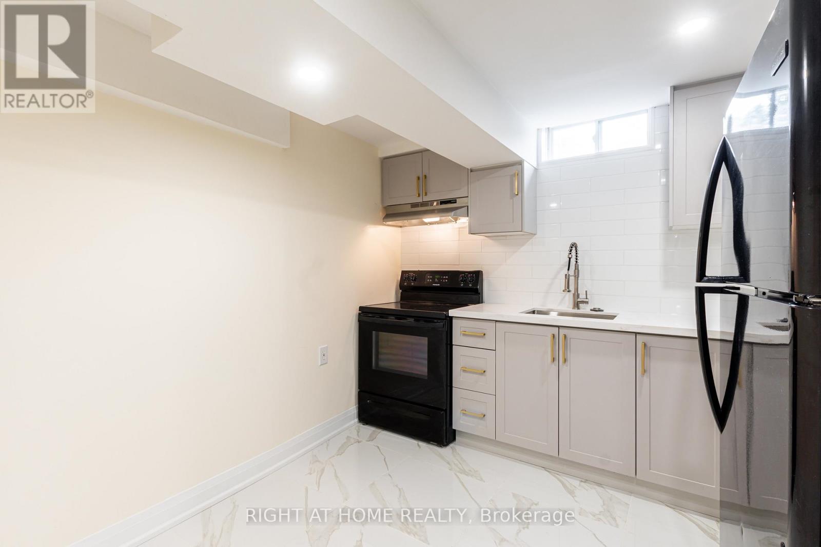 Basement - 43 Greenbush Place, Whitby, Ontario  L1R 1T6 - Photo 14 - E13876094