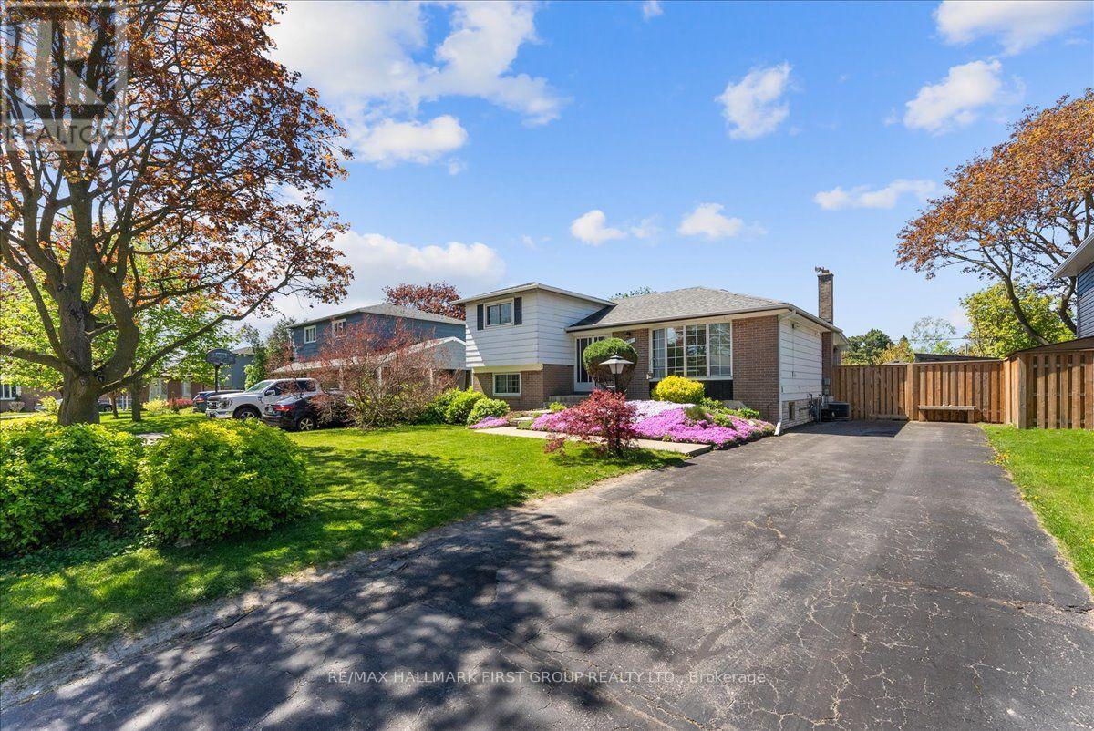820 Bem Avenue, Pickering, Ontario  L1W 1X1 - Photo 3 - E13876244