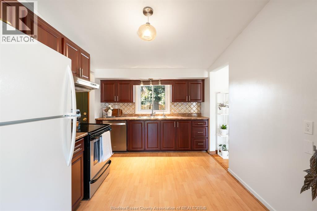 2505 Longfellow, Windsor, Ontario  N9E 2K8 - Photo 11 - 26024843