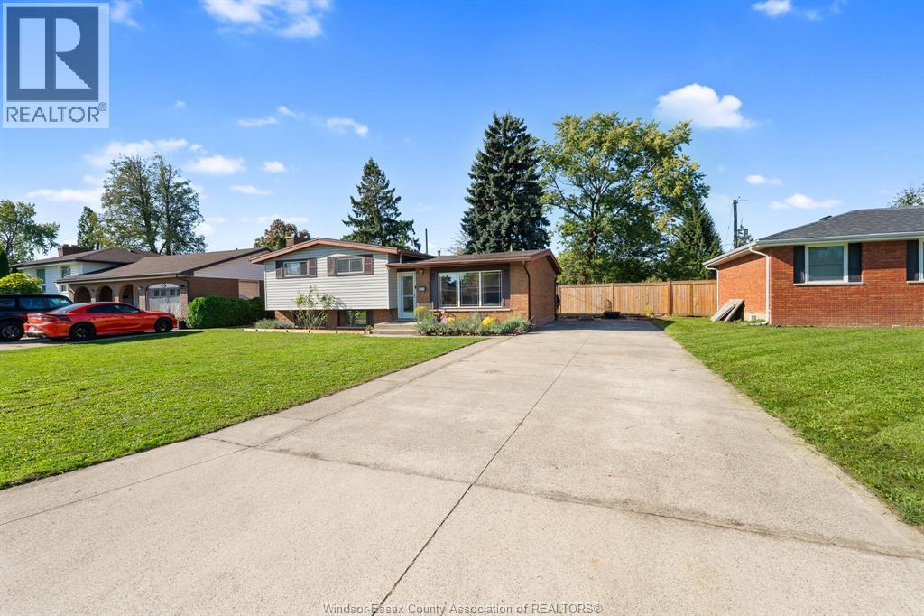 2505 Longfellow, Windsor, Ontario  N9E 2K8 - Photo 3 - 26024843