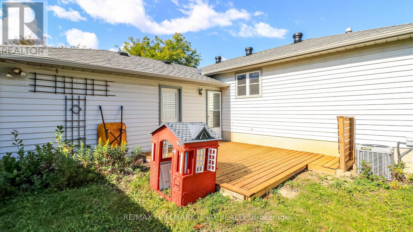 9 Bronte Crescent, Barrie, Ontario  L4N 5B8 - Photo 11 - S13875978