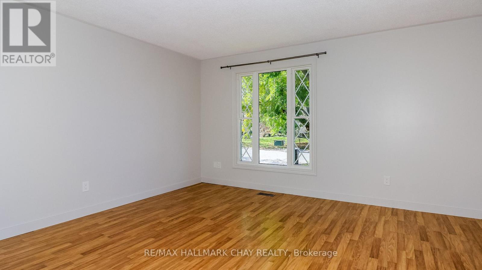 9 Bronte Crescent, Barrie, Ontario  L4N 5B8 - Photo 20 - S13875978