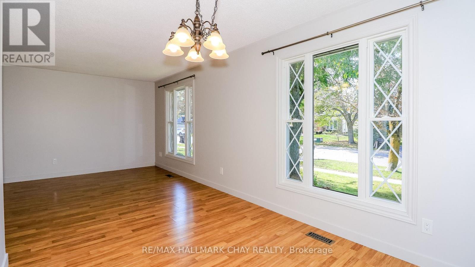 9 Bronte Crescent, Barrie, Ontario  L4N 5B8 - Photo 21 - S13875978