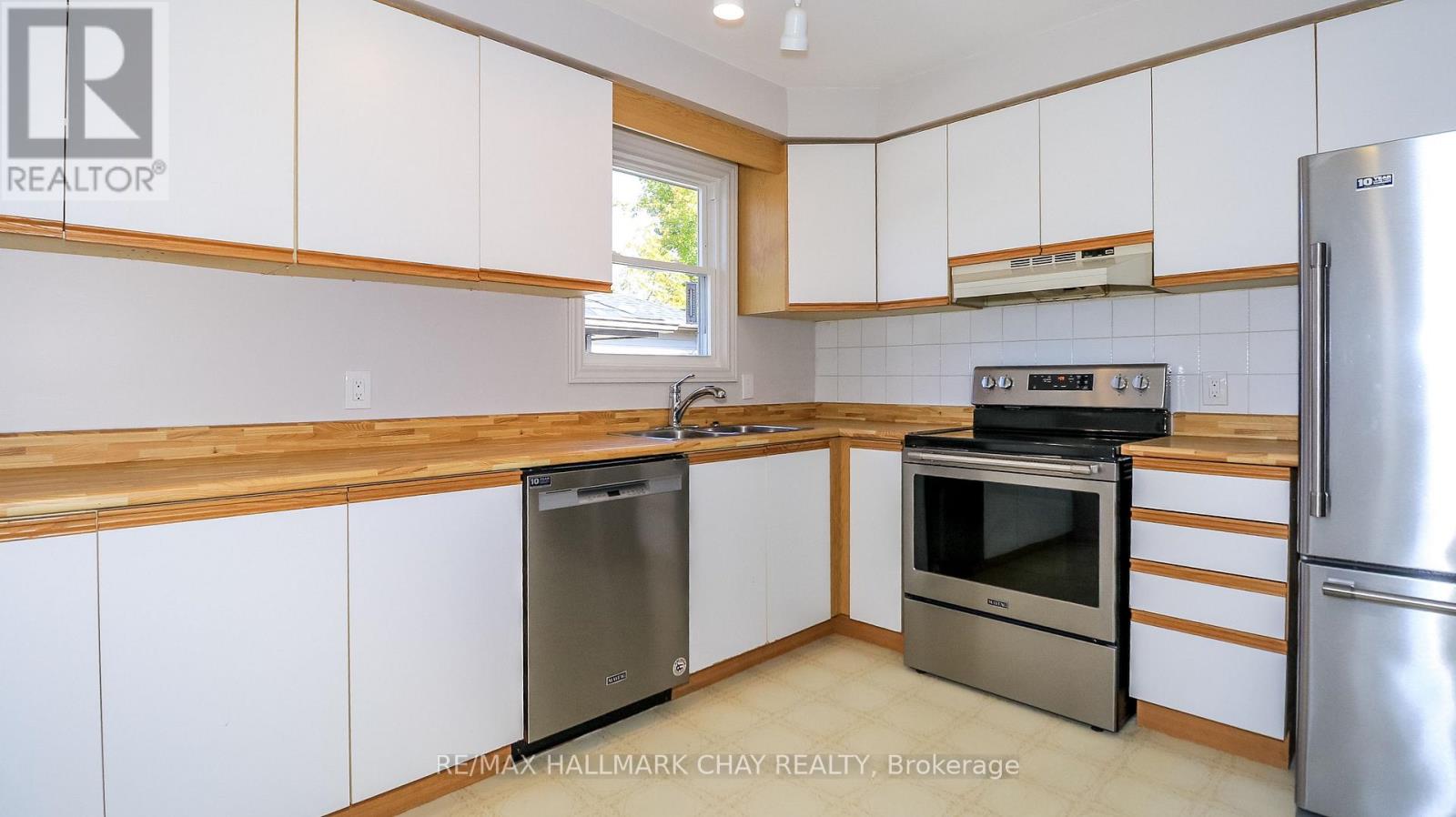 9 Bronte Crescent, Barrie, Ontario  L4N 5B8 - Photo 24 - S13875978