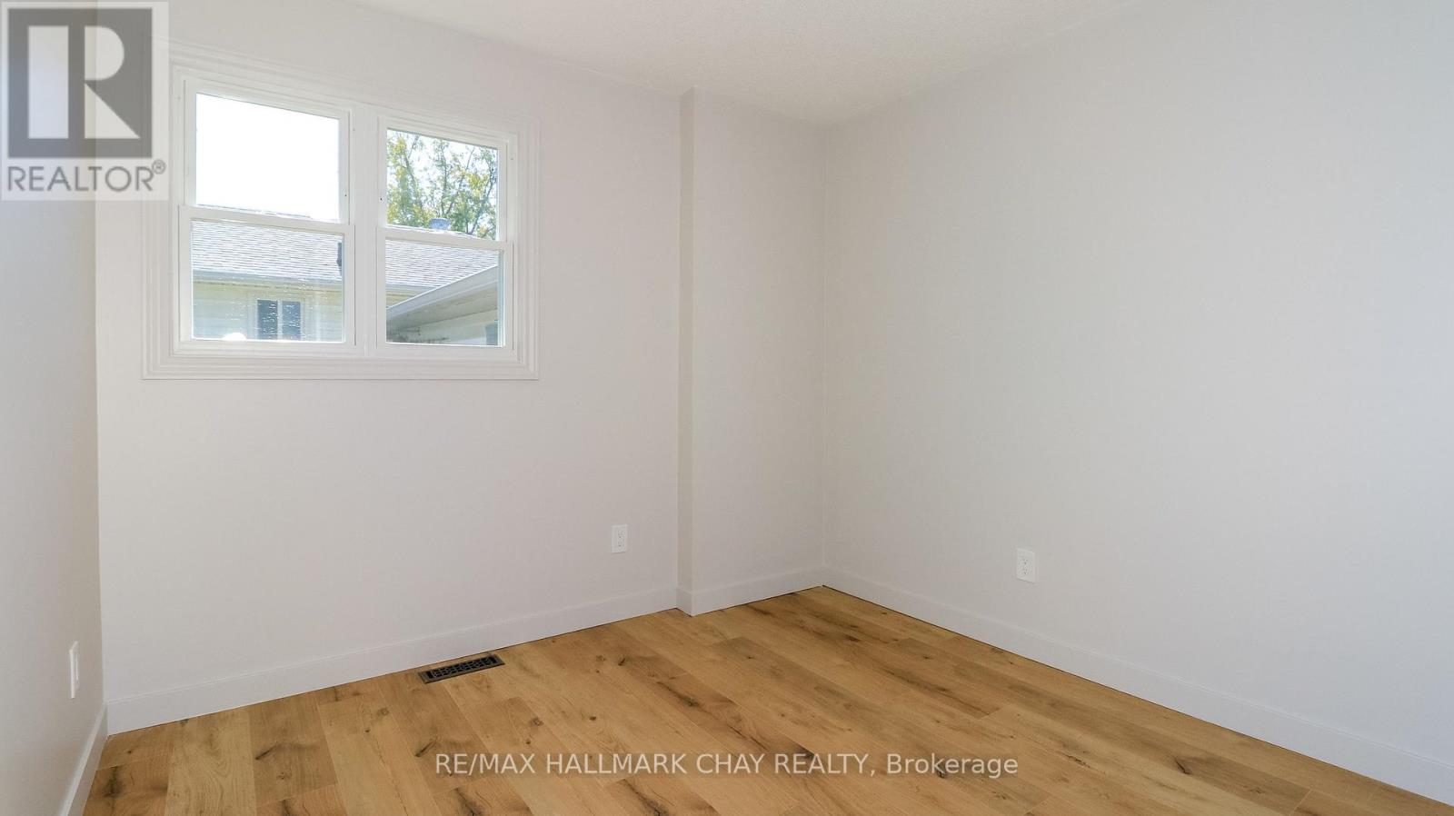 9 Bronte Crescent, Barrie, Ontario  L4N 5B8 - Photo 28 - S13875978