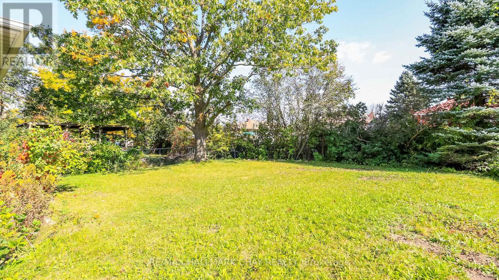 9 Bronte Crescent, Barrie, Ontario  L4N 5B8 - Photo 9 - S13875978