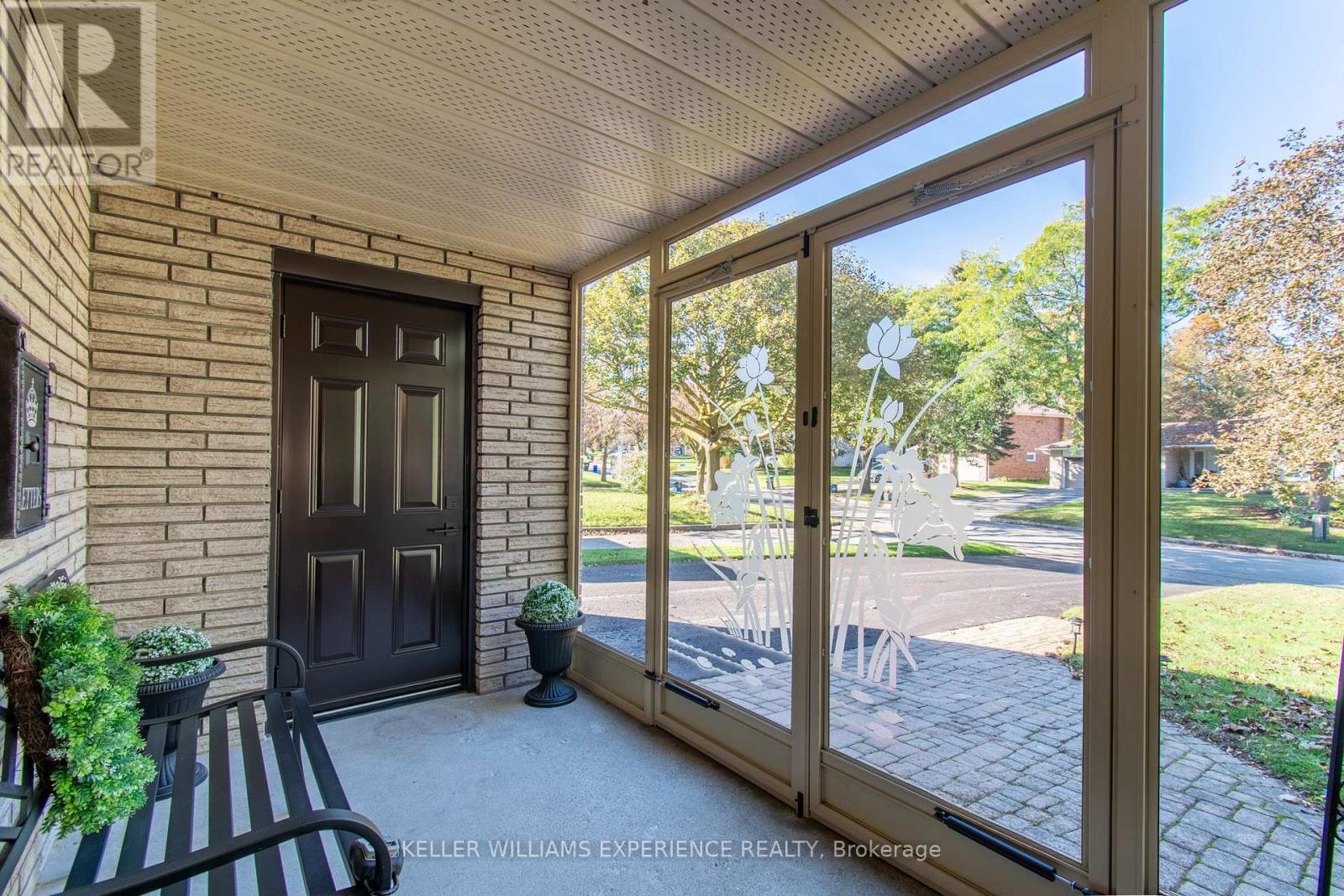 15 Woodcrest Road, Barrie (Allandale Heights), Ontario  L4N 2V4 - Photo 3 - S13876154