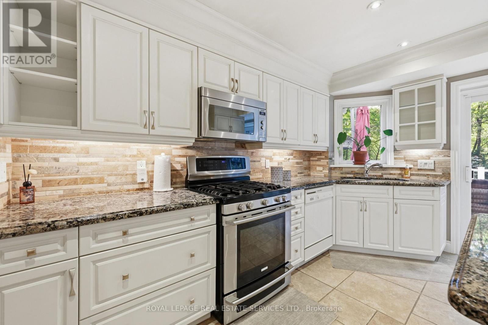 1320 Hillview Crescent, Oakville, Ontario  L6H 2C7 - Photo 14 - W13875986