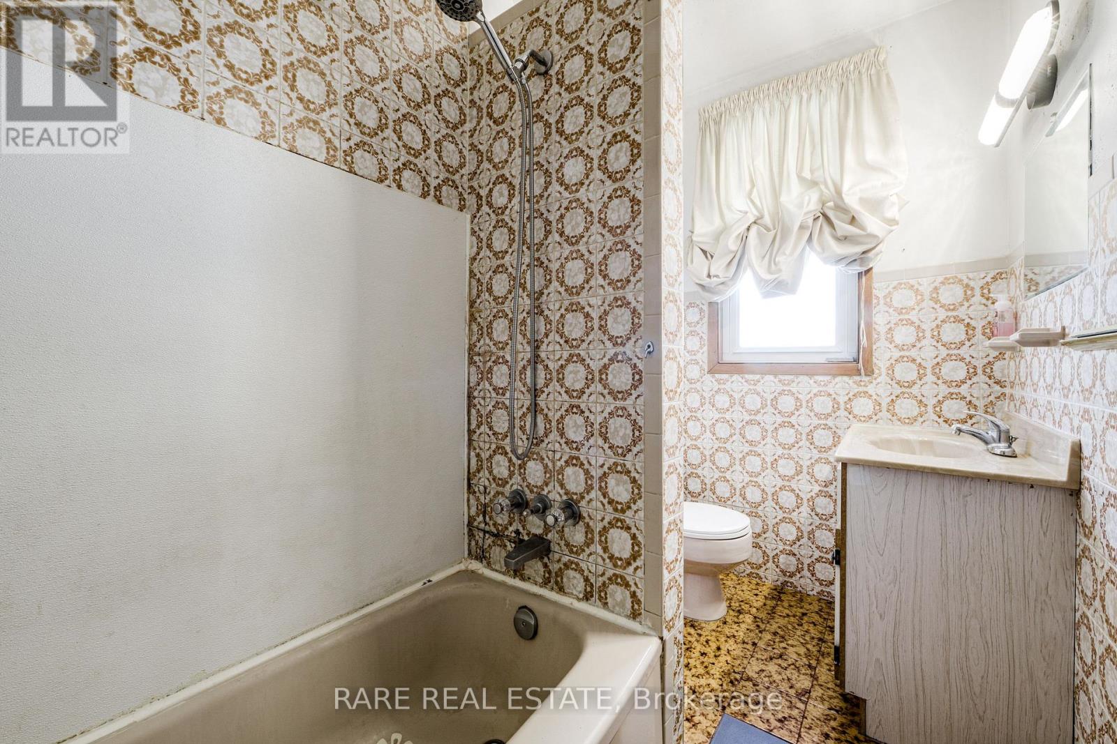 842 Shaw Street, Toronto, Ontario  M6G 3M2 - Photo 12 - W13876054