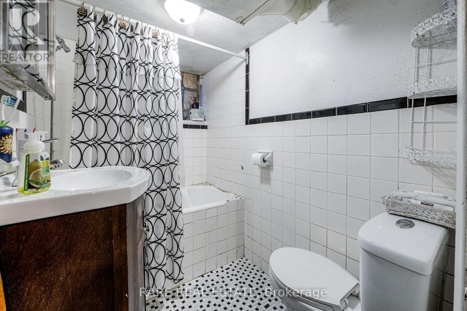 842 Shaw Street, Toronto, Ontario  M6G 3M2 - Photo 13 - W13876054