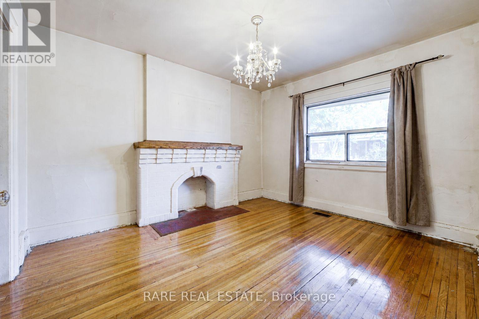 842 Shaw Street, Toronto, Ontario  M6G 3M2 - Photo 3 - W13876054