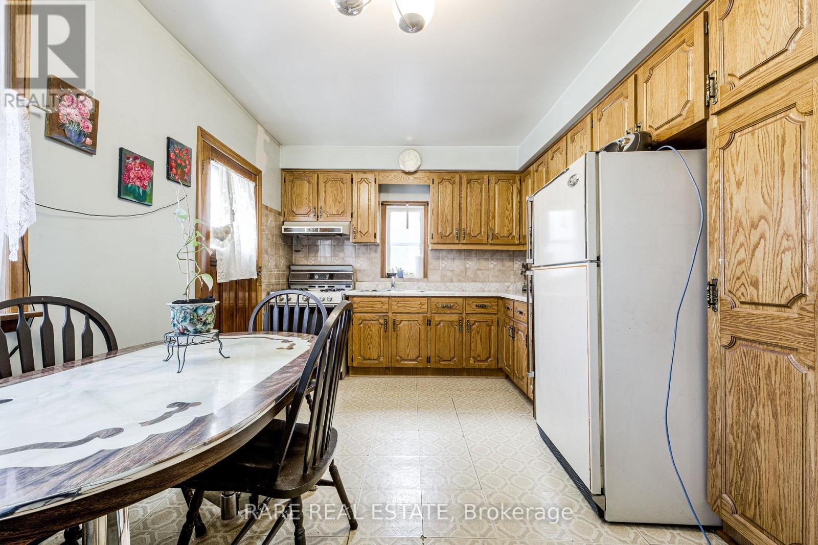 842 Shaw Street, Toronto, Ontario  M6G 3M2 - Photo 8 - W13876054