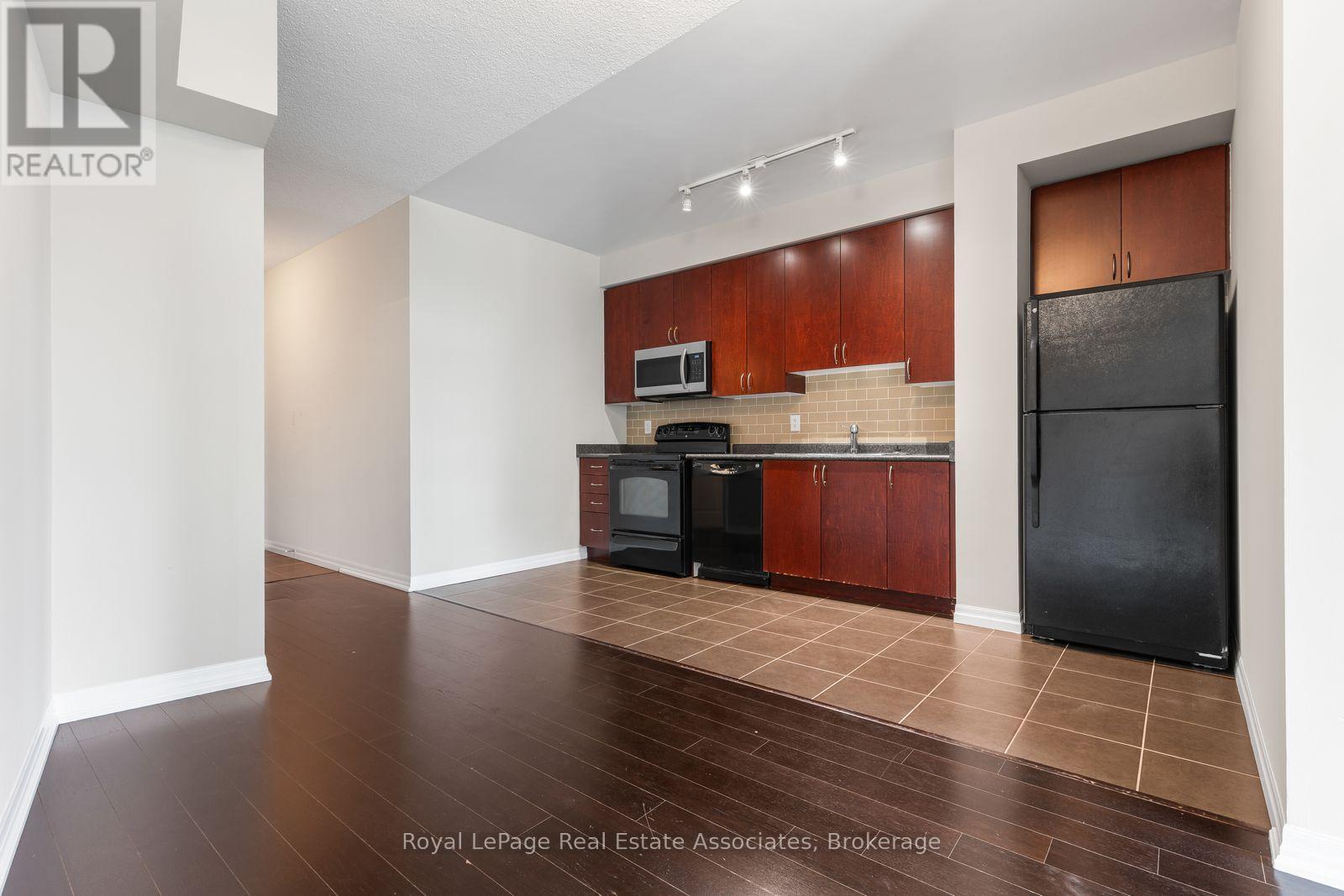 1709 - 223 Webb Drive, Mississauga, Ontario  L5B 0E8 - Photo 4 - W13876070