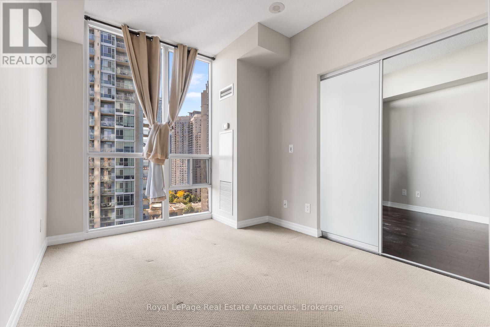 1709 - 223 Webb Drive, Mississauga, Ontario  L5B 0E8 - Photo 9 - W13876070