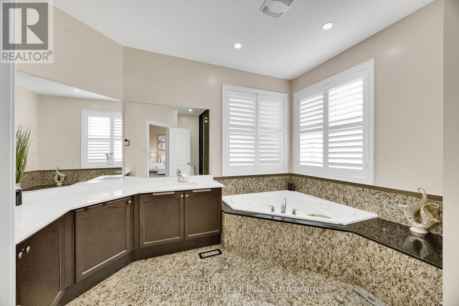 120 Watsonbrook Drive, Brampton, Ontario  L6R 0R4 - Photo 26 - W13876076