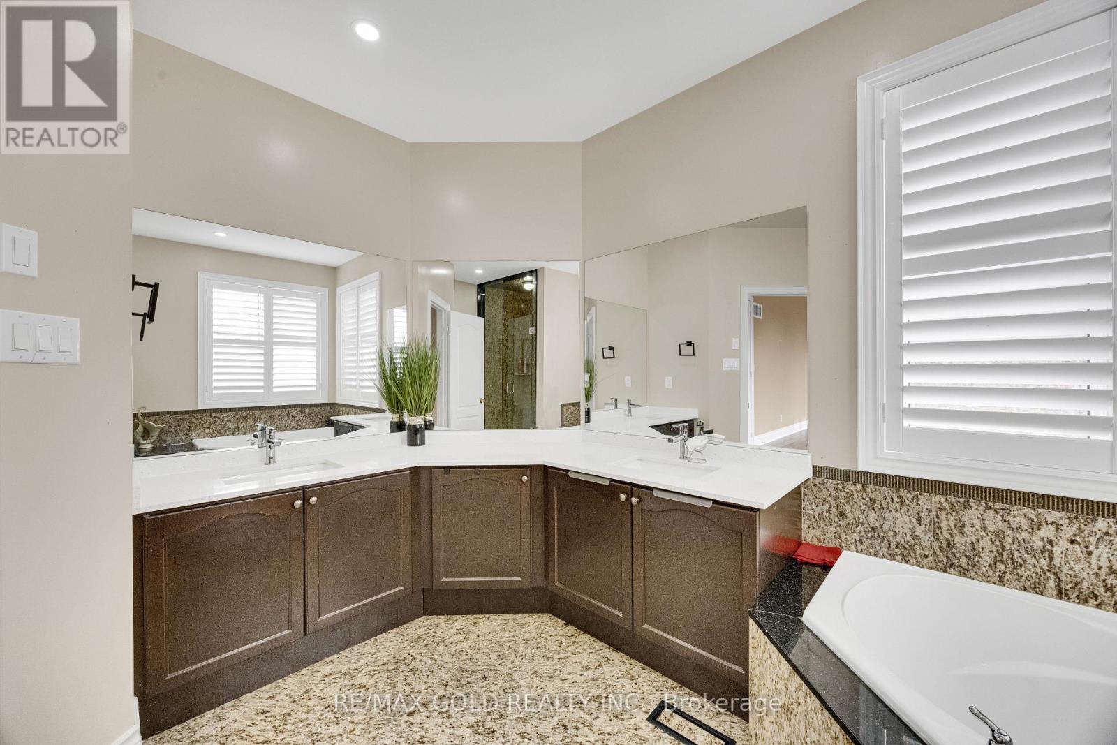 120 Watsonbrook Drive, Brampton, Ontario  L6R 0R4 - Photo 28 - W13876076