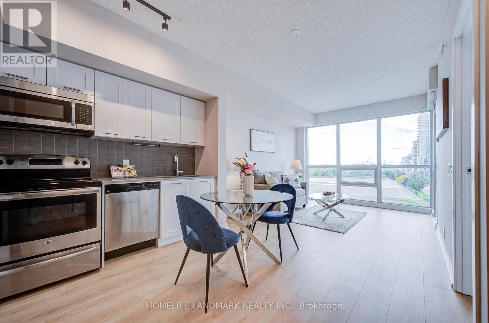 1008 - 2200 Lakeshore Boulevard W, Toronto, Ontario  M8V 1A4 - Photo 5 - W13876138